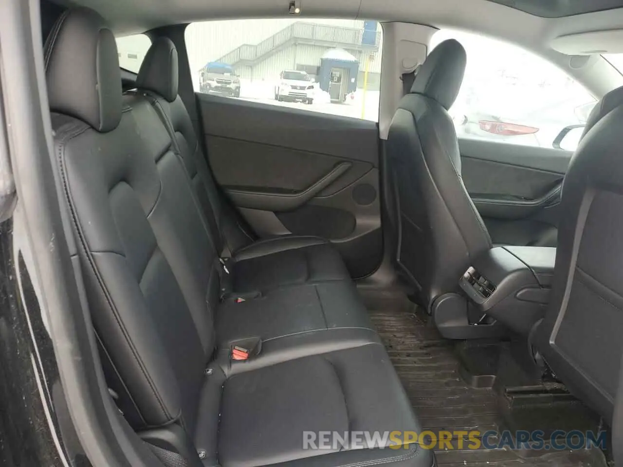 10 Photograph of a damaged car 5YJYGDED3MF120514 TESLA MODEL Y 2021