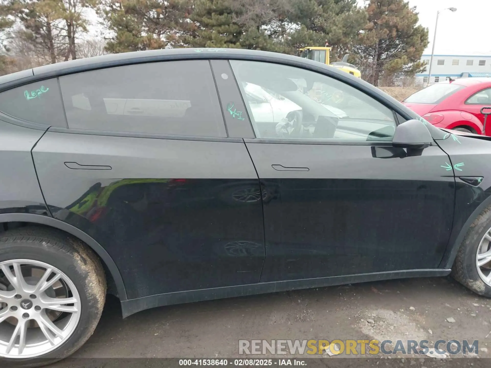 14 Photograph of a damaged car 5YJYGDED5MF110941 TESLA MODEL Y 2021