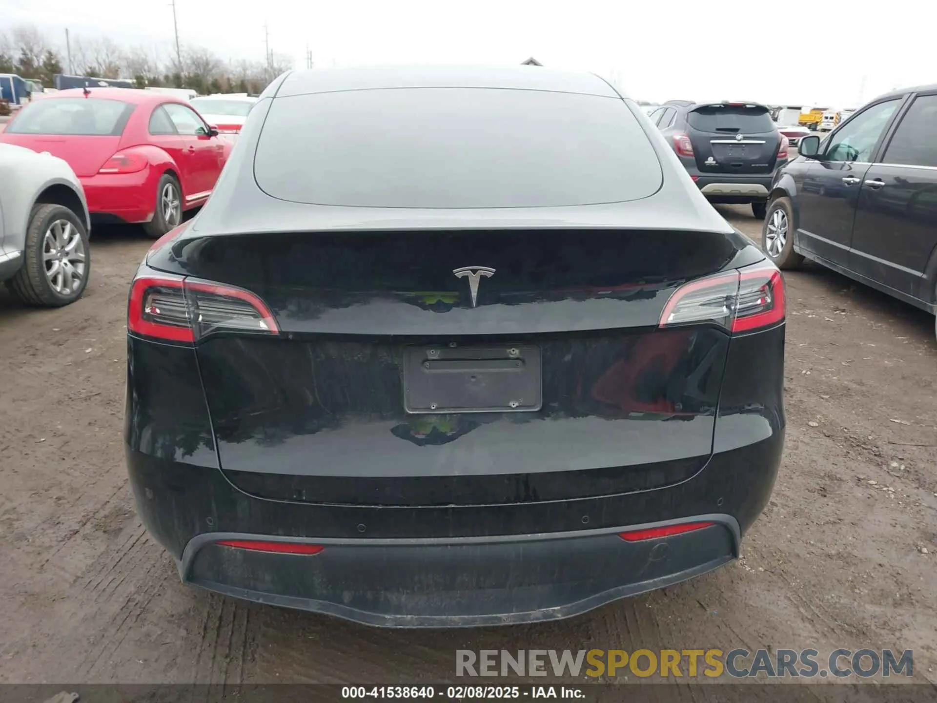 17 Photograph of a damaged car 5YJYGDED5MF110941 TESLA MODEL Y 2021
