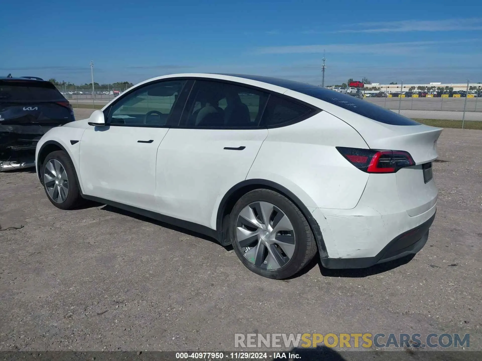 3 Photograph of a damaged car 5YJYGDED5MF115203 TESLA MODEL Y 2021