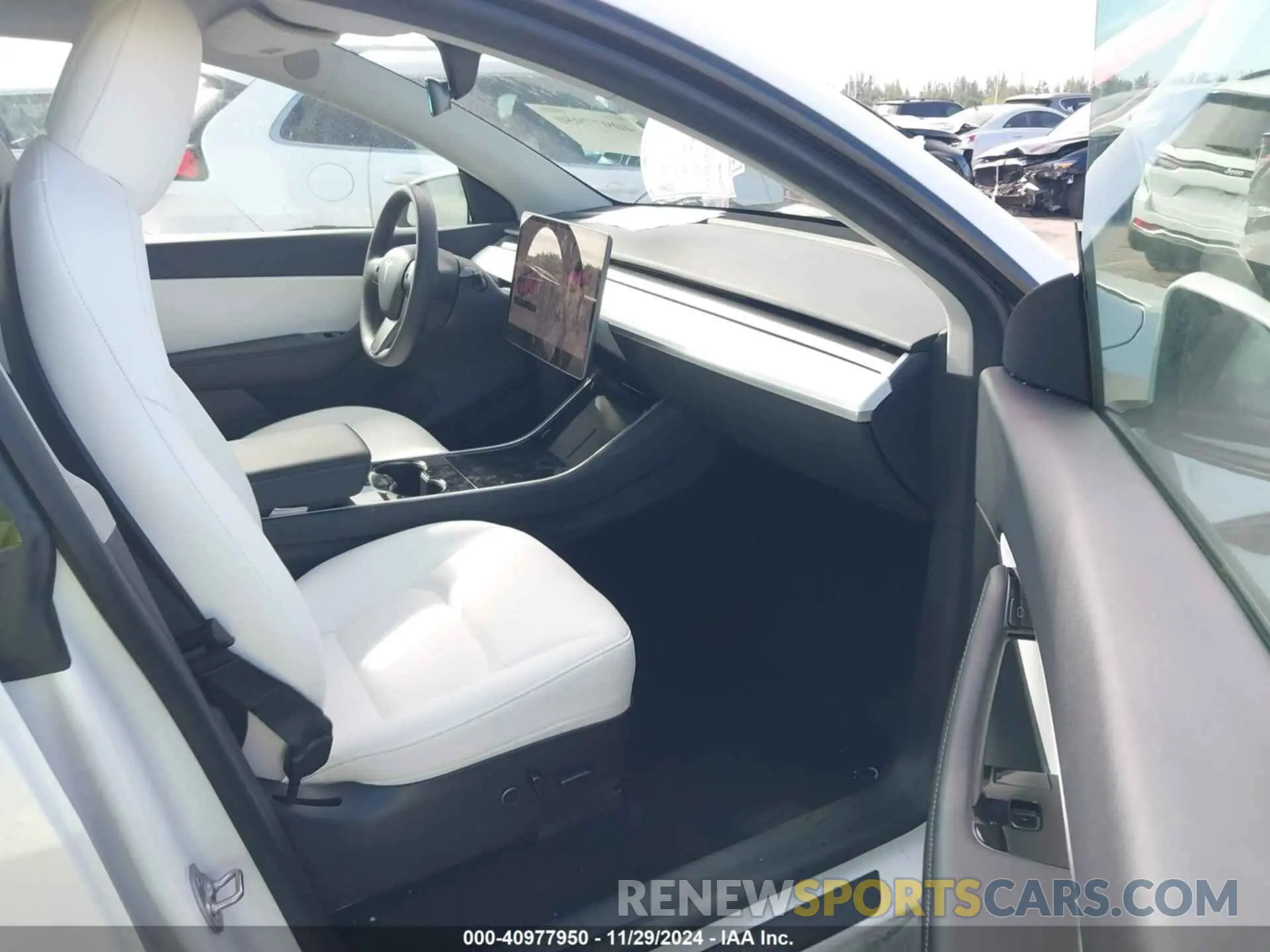 5 Photograph of a damaged car 5YJYGDED5MF115203 TESLA MODEL Y 2021