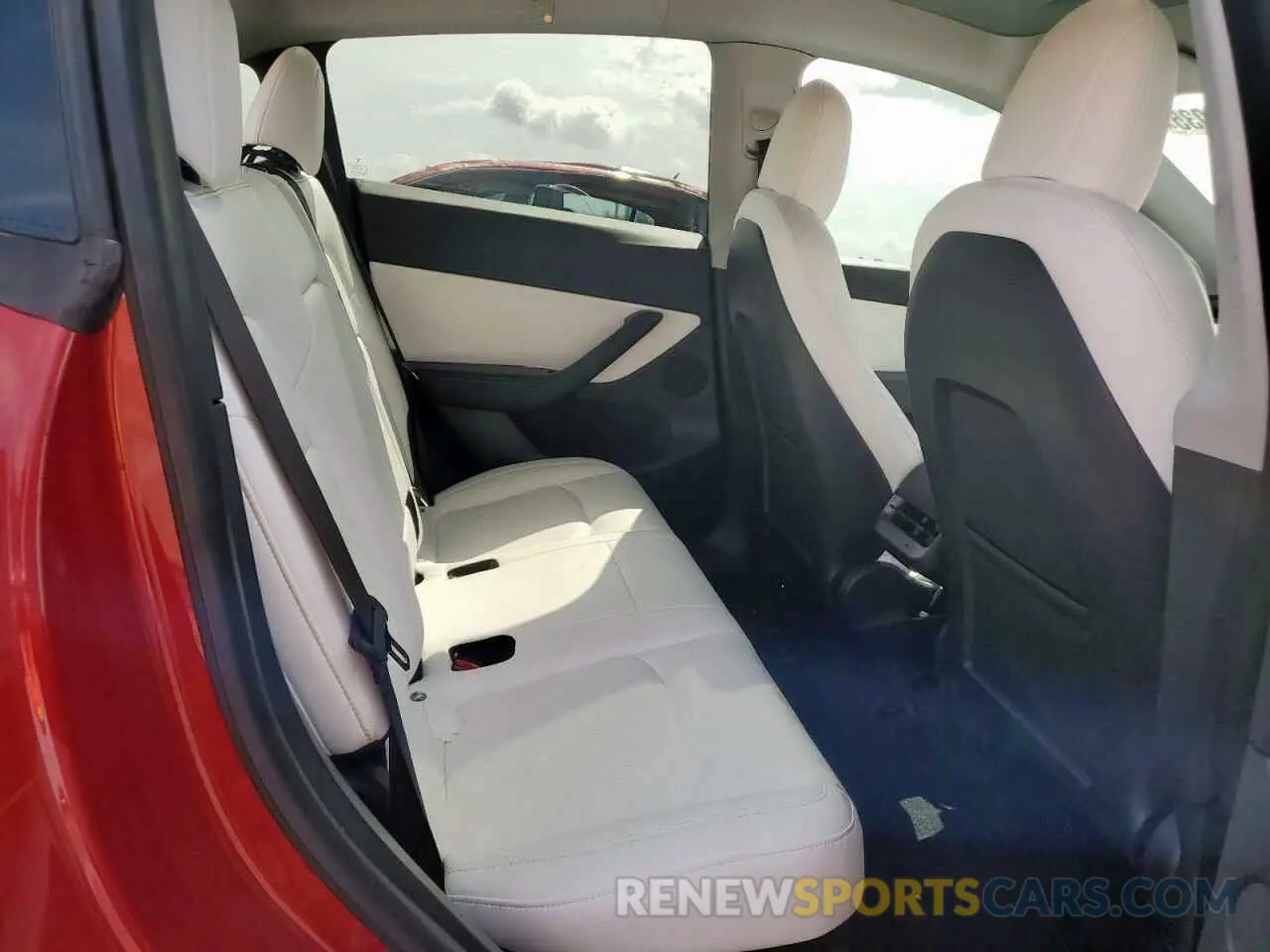 10 Photograph of a damaged car 5YJYGDED5MF123334 TESLA MODEL Y 2021