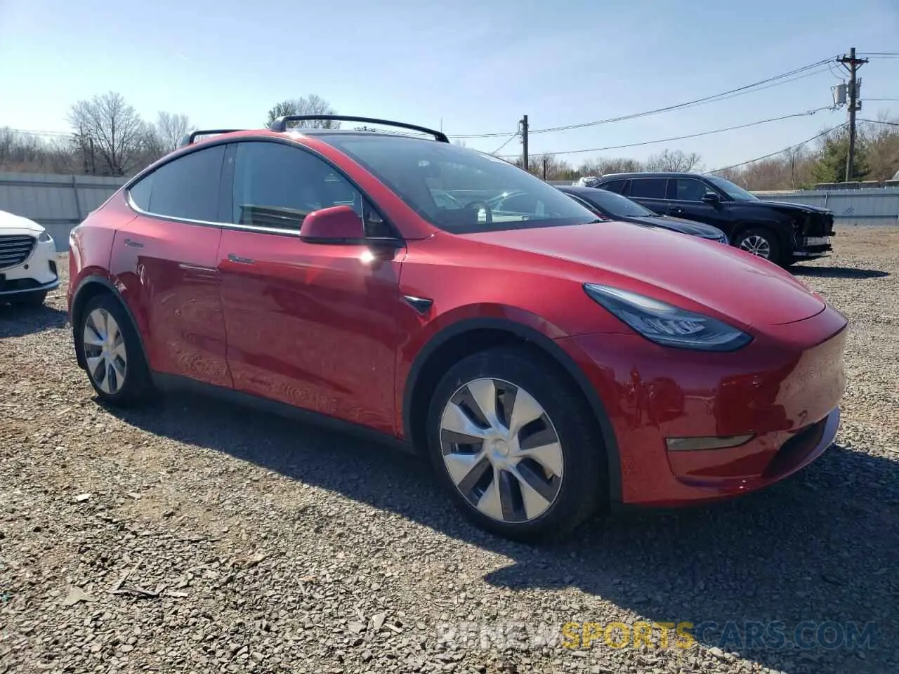 4 Photograph of a damaged car 5YJYGDED5MF132972 TESLA MODEL Y 2021