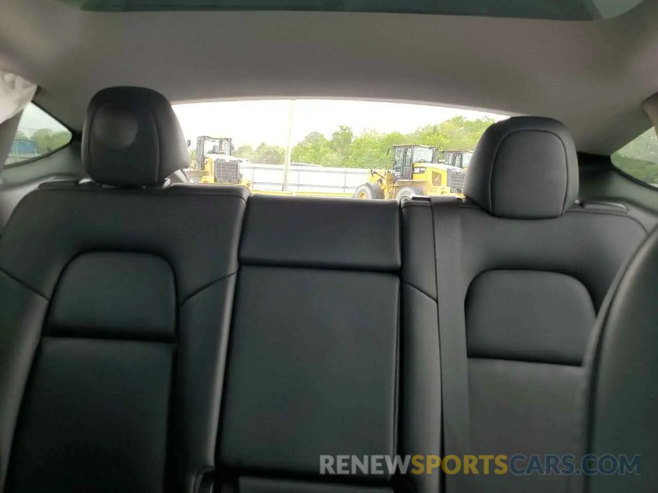 10 Photograph of a damaged car 5YJYGDED6MF105621 TESLA MODEL Y 2021