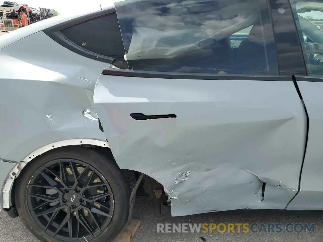 11 Photograph of a damaged car 5YJYGDED6MF105621 TESLA MODEL Y 2021