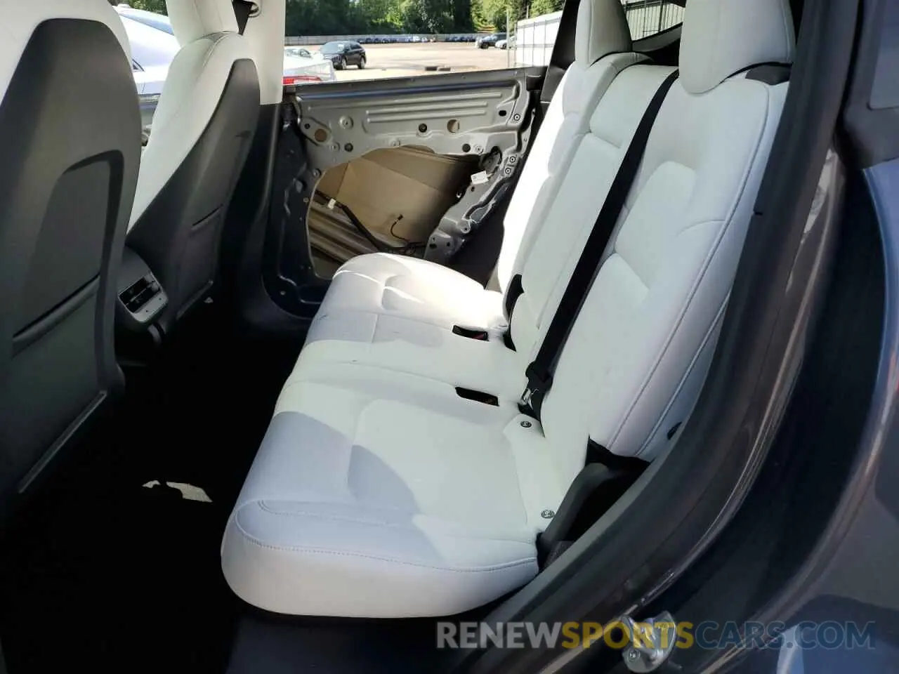 11 Photograph of a damaged car 5YJYGDED7MF113890 TESLA MODEL Y 2021