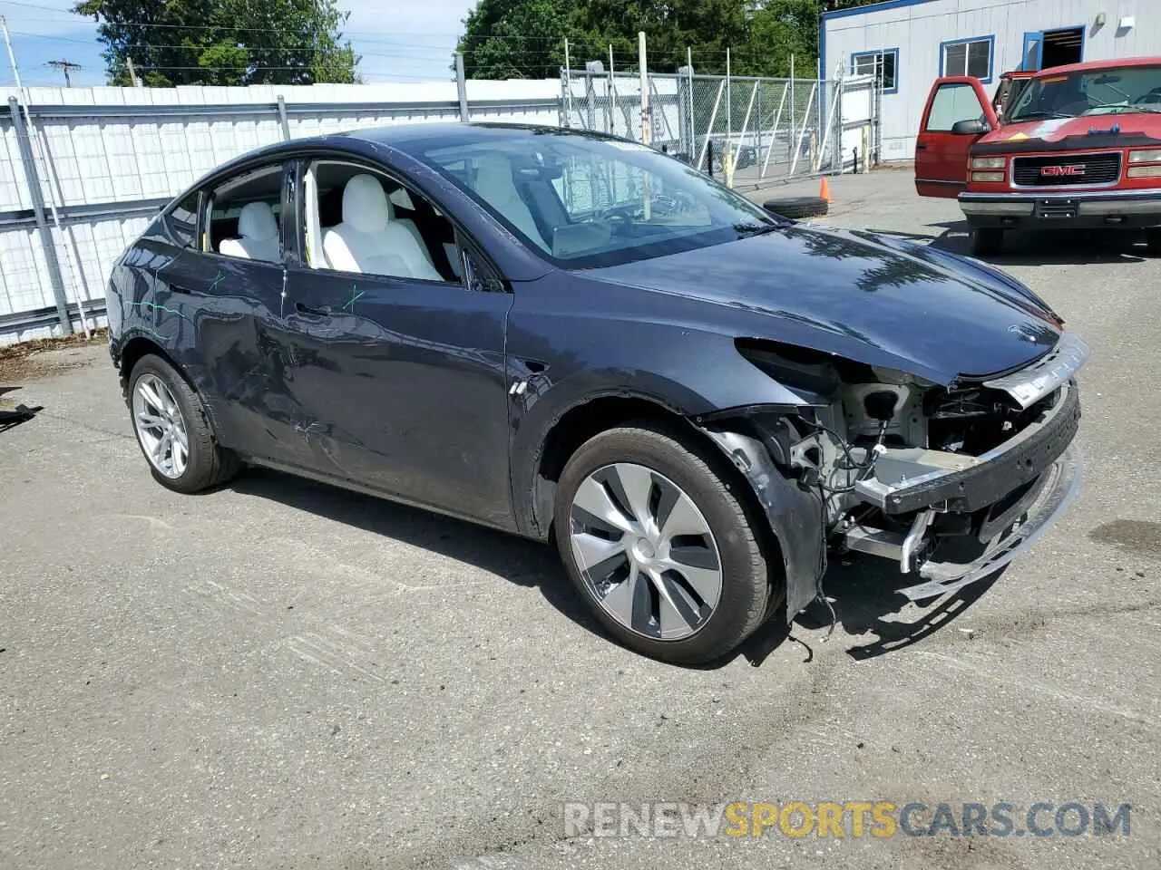 4 Photograph of a damaged car 5YJYGDED7MF113890 TESLA MODEL Y 2021