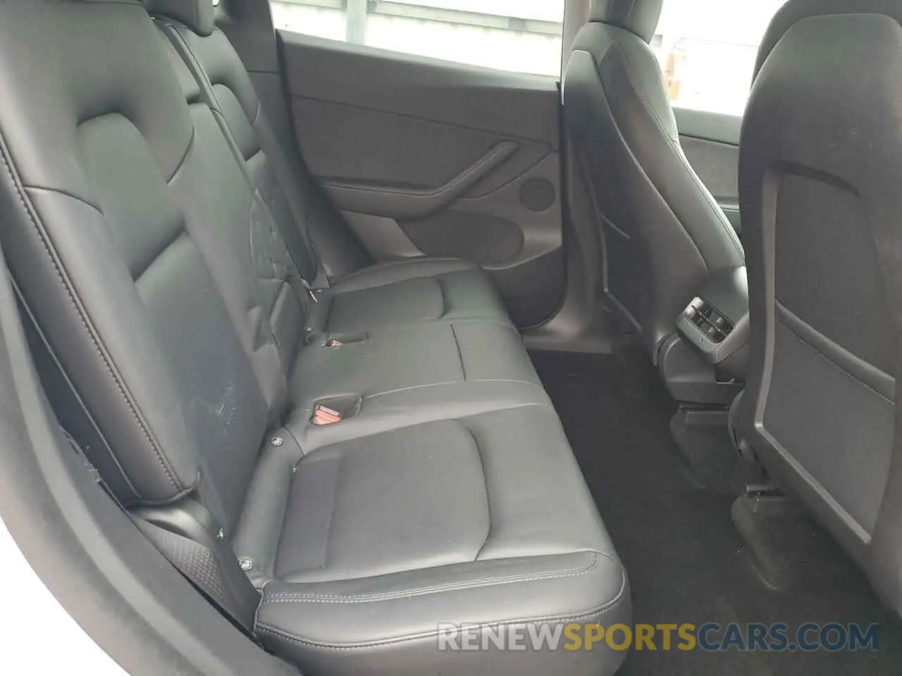 11 Photograph of a damaged car 5YJYGDED7MF116398 TESLA MODEL Y 2021