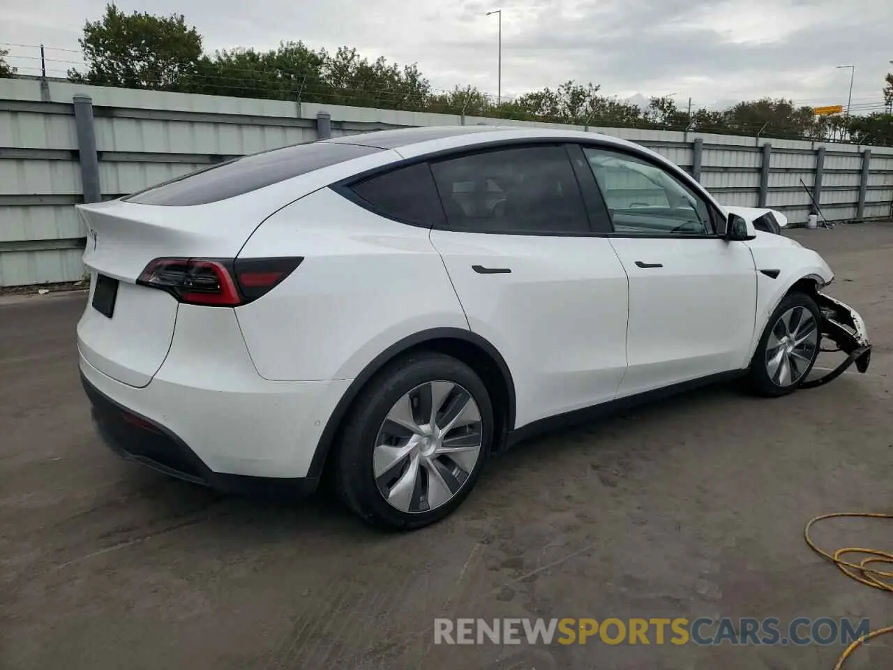 3 Photograph of a damaged car 5YJYGDED7MF116398 TESLA MODEL Y 2021