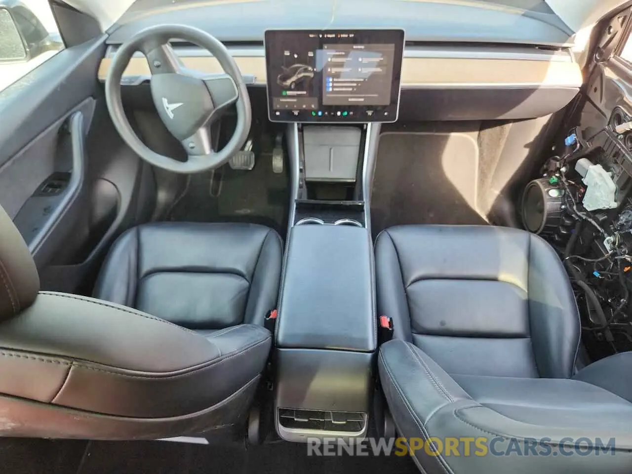 8 Photograph of a damaged car 5YJYGDED9MF103152 TESLA MODEL Y 2021