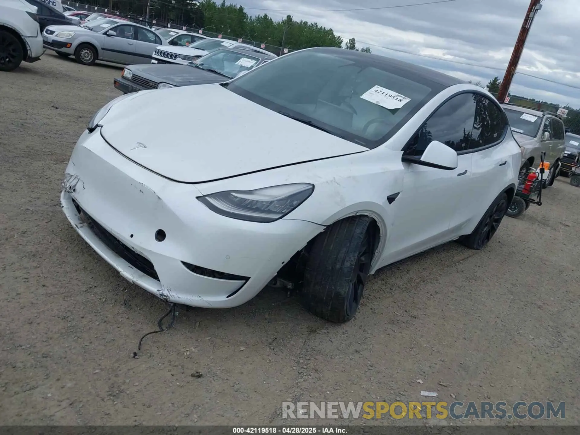2 Photograph of a damaged car 5YJYGDED9MF121828 TESLA MODEL Y 2021