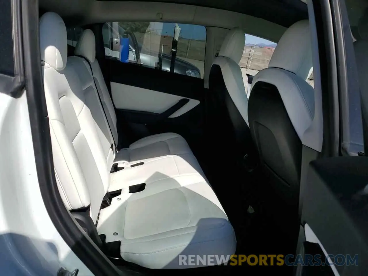 11 Photograph of a damaged car 5YJYGDED9MF132893 TESLA MODEL Y 2021