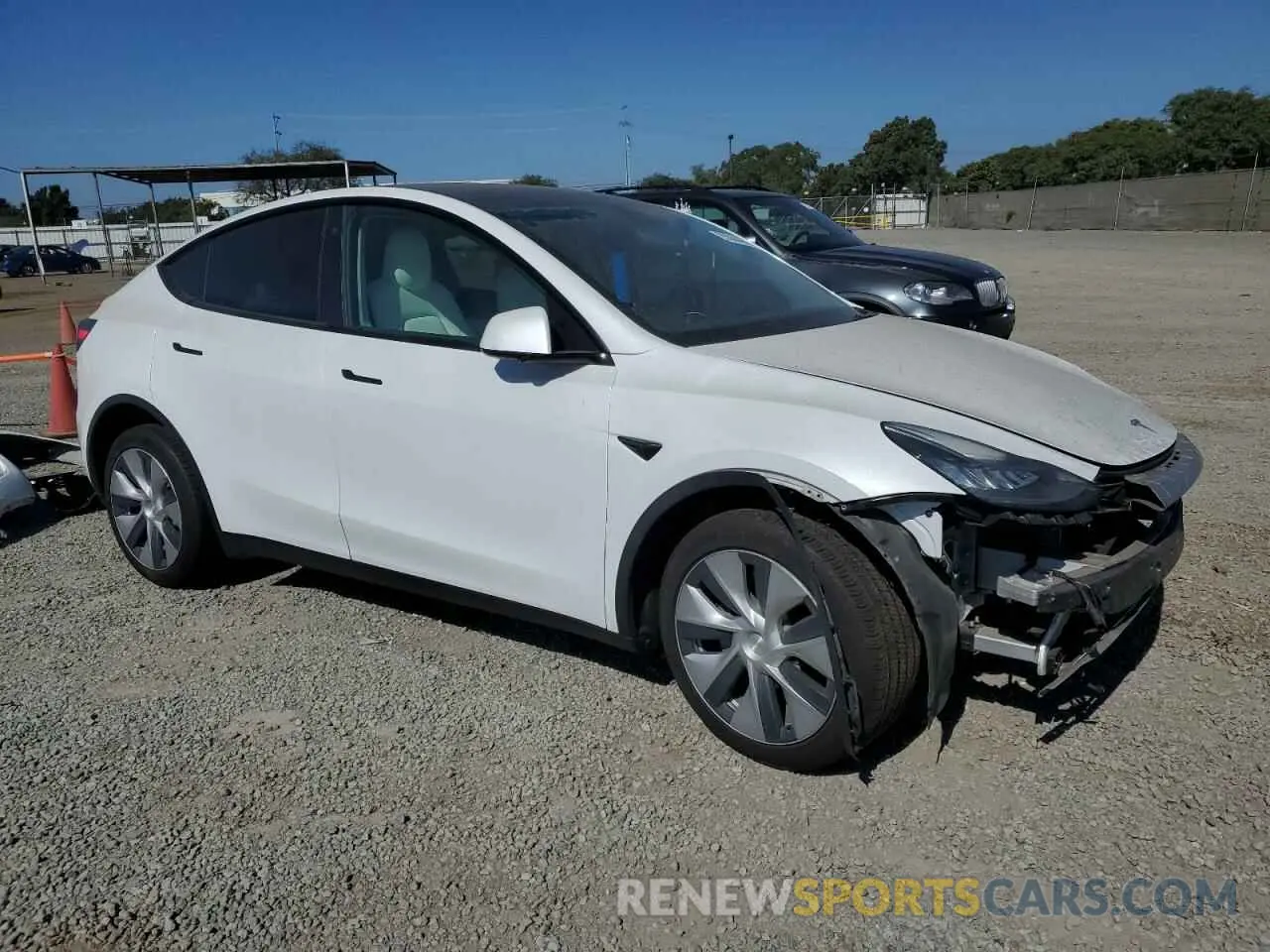 4 Photograph of a damaged car 5YJYGDED9MF132893 TESLA MODEL Y 2021