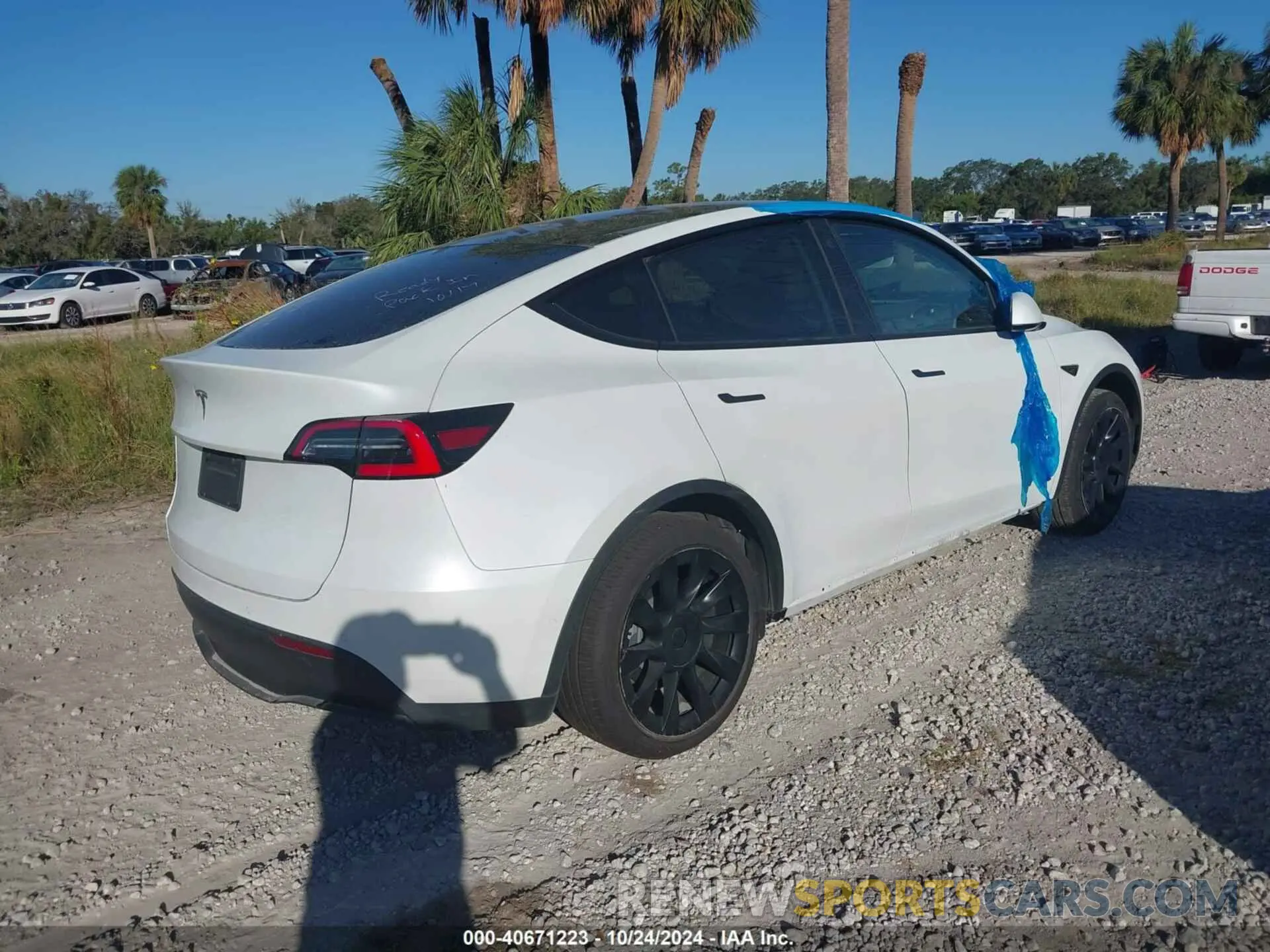 4 Photograph of a damaged car 5YJYGDEDXMF110160 TESLA MODEL Y 2021