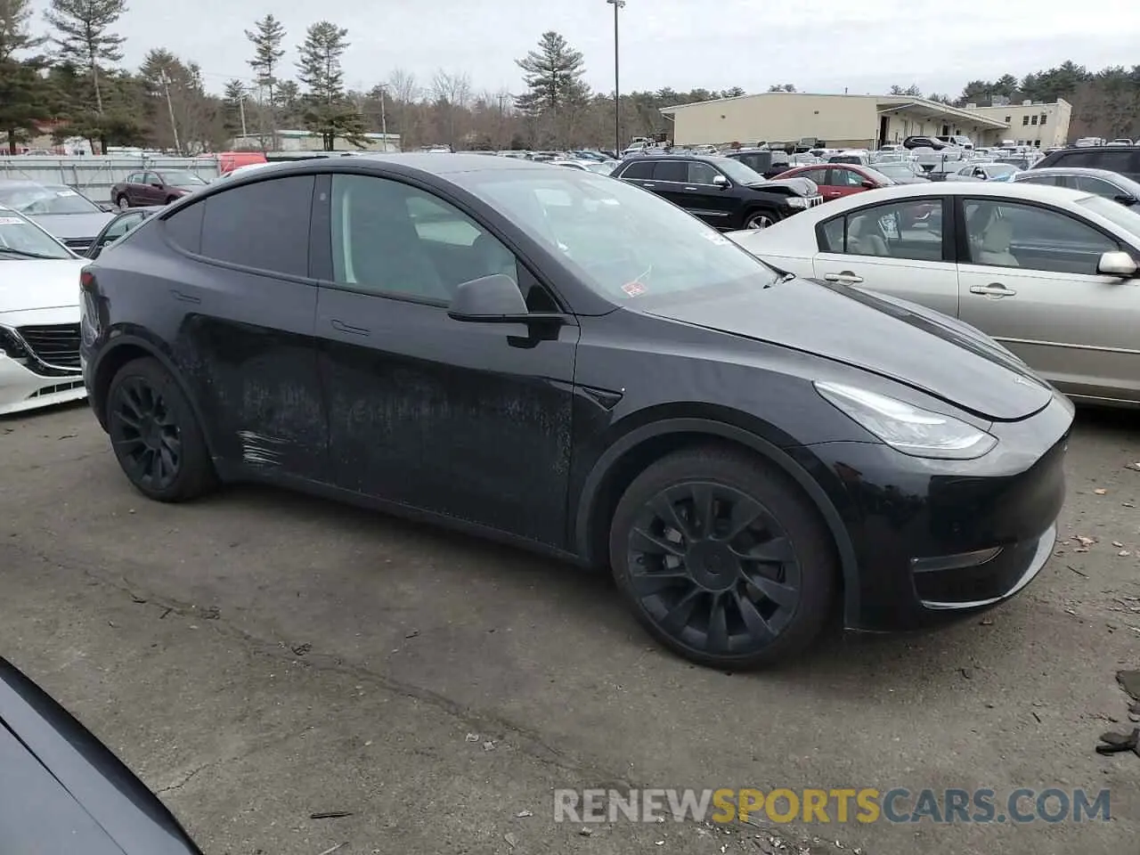 4 Photograph of a damaged car 5YJYGDEE0MF088209 TESLA MODEL Y 2021