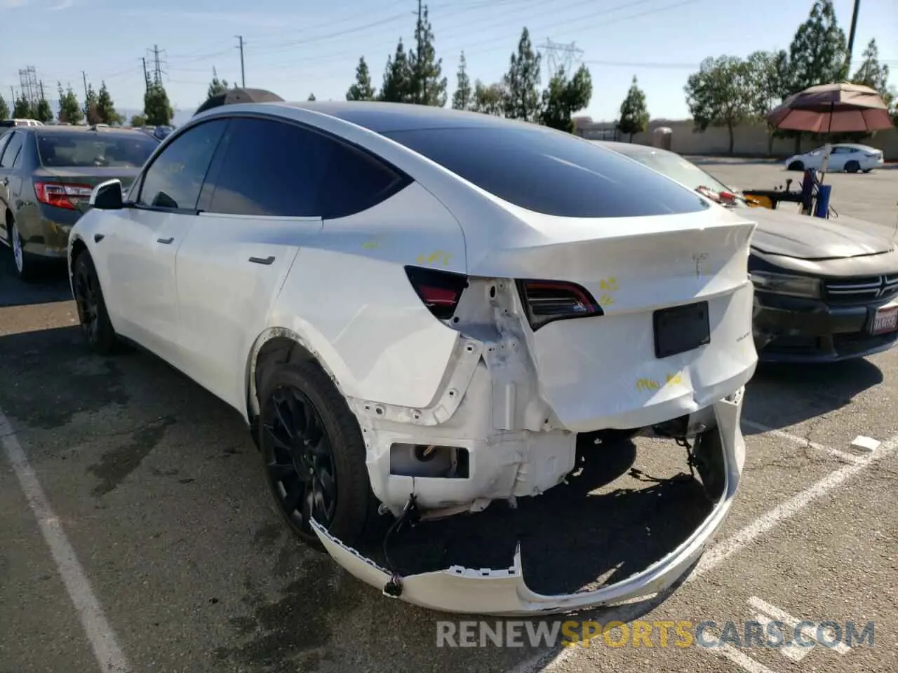 3 Photograph of a damaged car 5YJYGDEE0MF090638 TESLA MODEL Y 2021