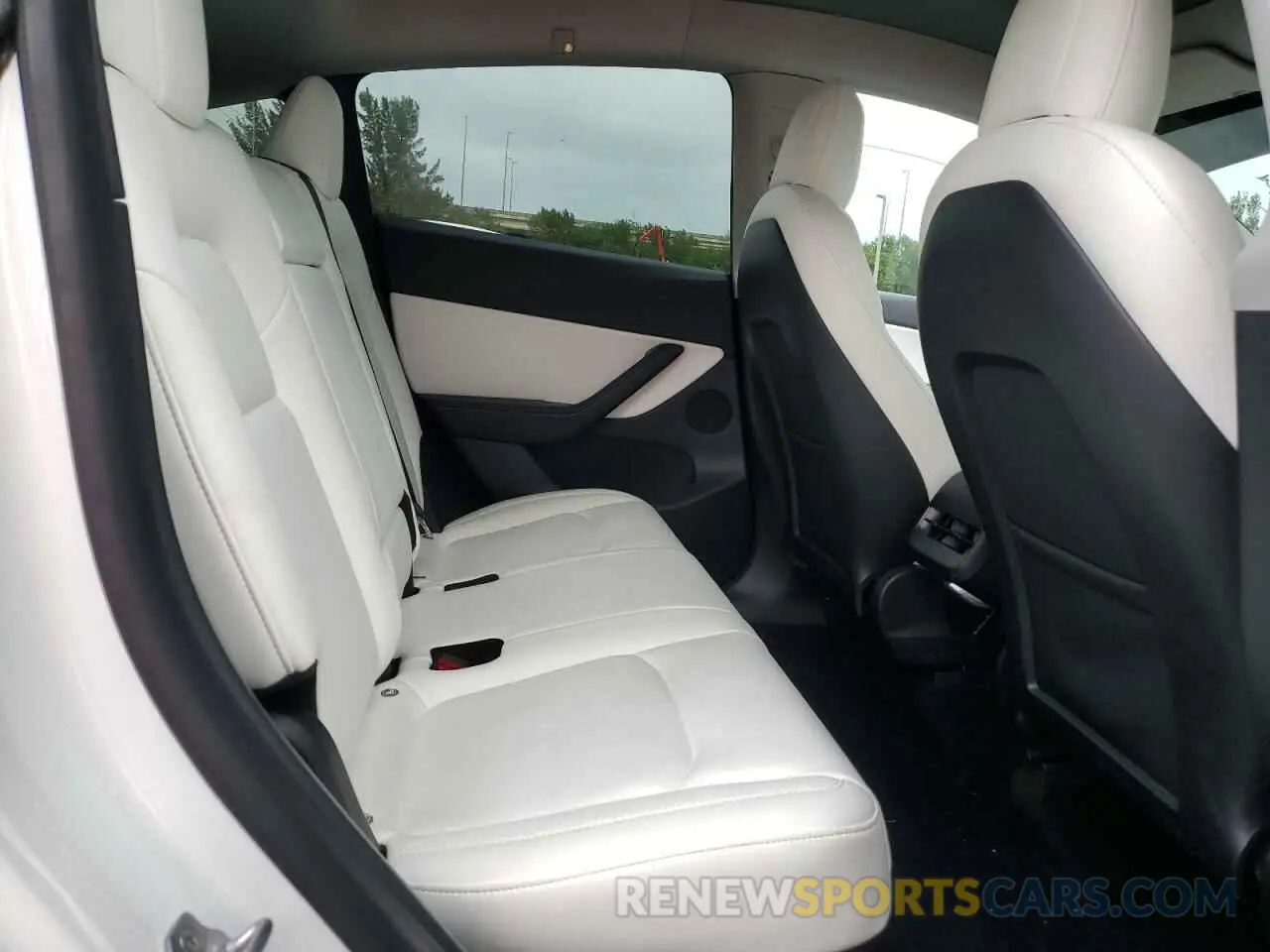 10 Photograph of a damaged car 5YJYGDEE0MF141586 TESLA MODEL Y 2021
