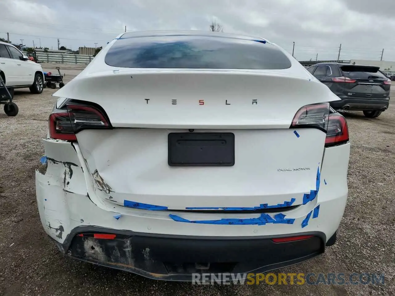 6 Photograph of a damaged car 5YJYGDEE0MF141586 TESLA MODEL Y 2021