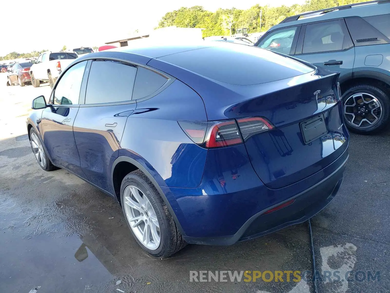 3 Photograph of a damaged car 5YJYGDEE0MF175186 TESLA MODEL Y 2021
