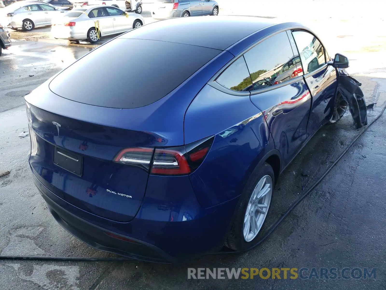 4 Photograph of a damaged car 5YJYGDEE0MF175186 TESLA MODEL Y 2021