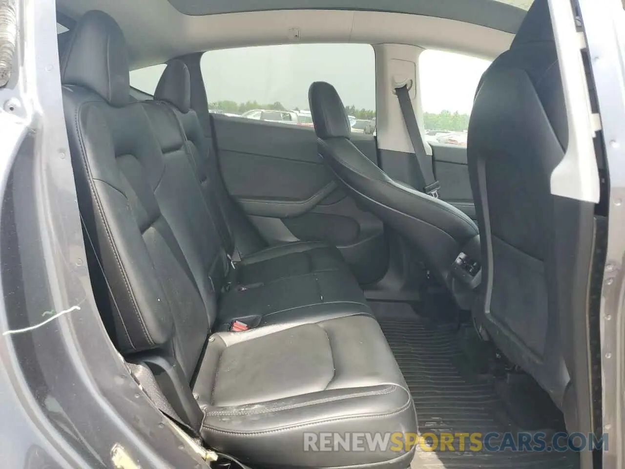 10 Photograph of a damaged car 5YJYGDEE0MF196037 TESLA MODEL Y 2021