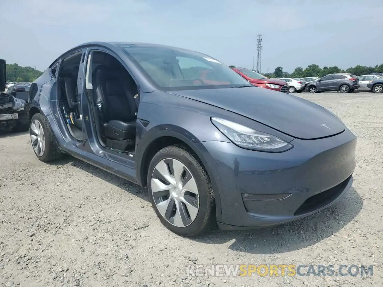 4 Photograph of a damaged car 5YJYGDEE0MF196037 TESLA MODEL Y 2021