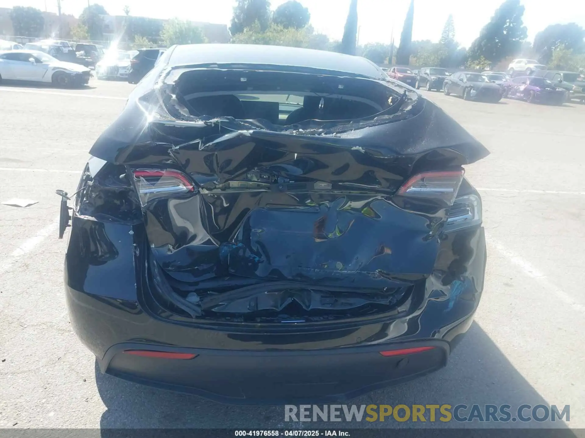 15 Photograph of a damaged car 5YJYGDEE0MF219252 TESLA MODEL Y 2021