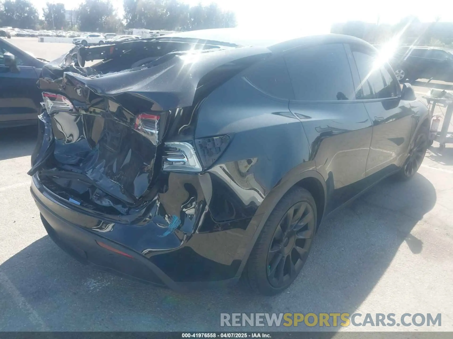 4 Photograph of a damaged car 5YJYGDEE0MF219252 TESLA MODEL Y 2021
