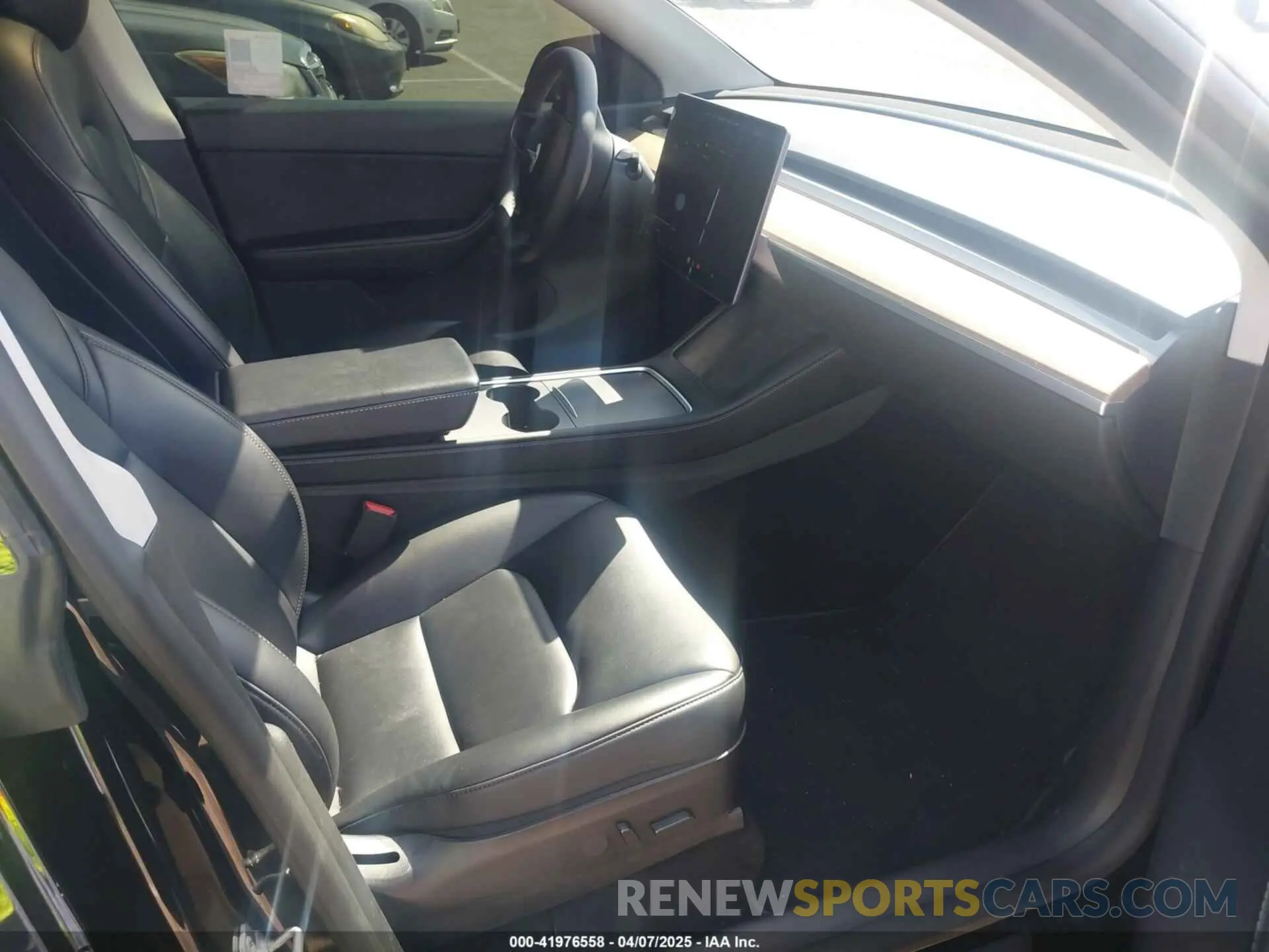 5 Photograph of a damaged car 5YJYGDEE0MF219252 TESLA MODEL Y 2021