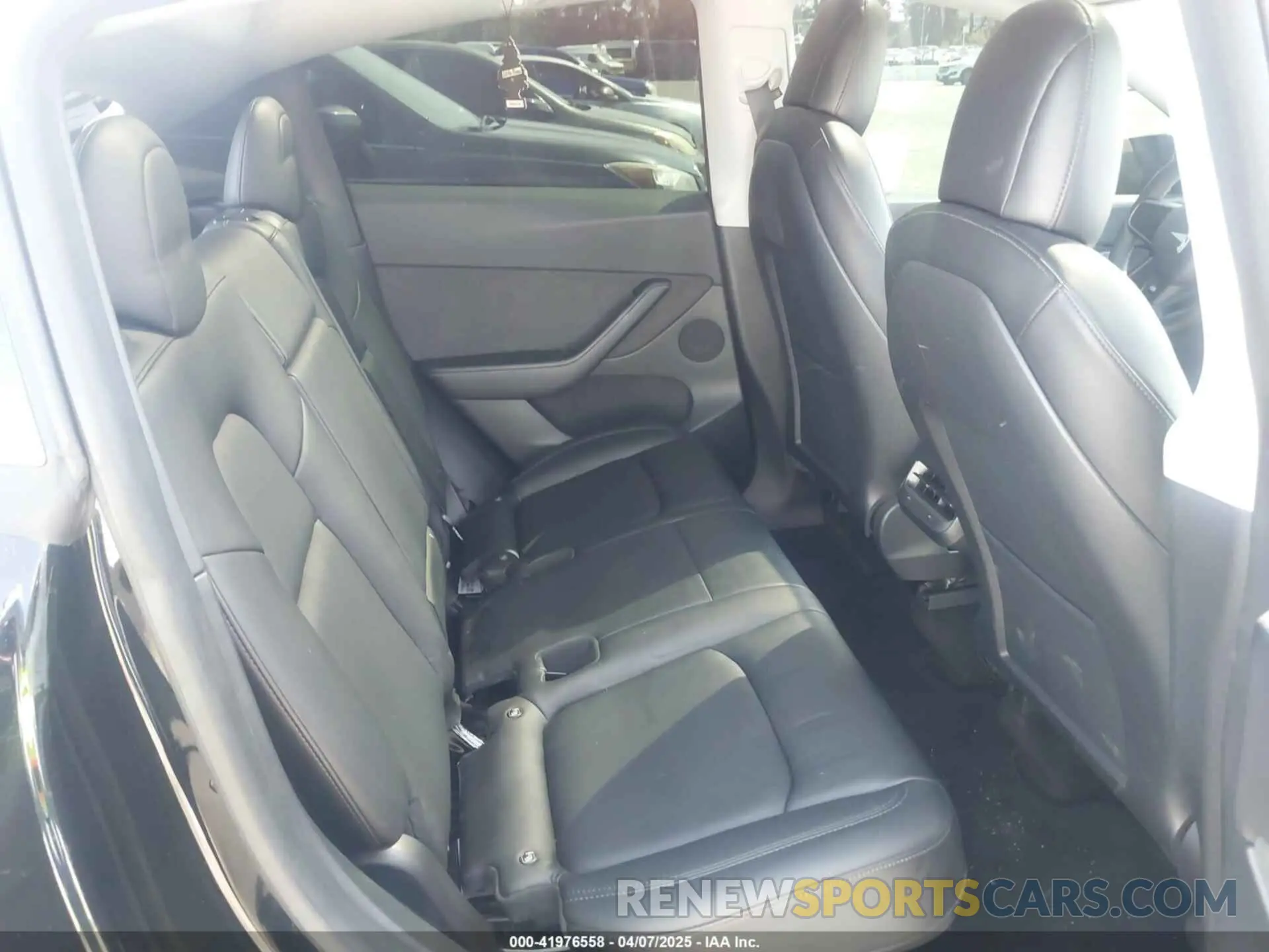 8 Photograph of a damaged car 5YJYGDEE0MF219252 TESLA MODEL Y 2021