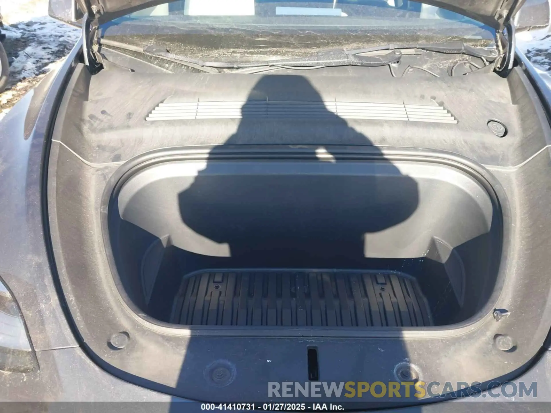10 Photograph of a damaged car 5YJYGDEE0MF228744 TESLA MODEL Y 2021