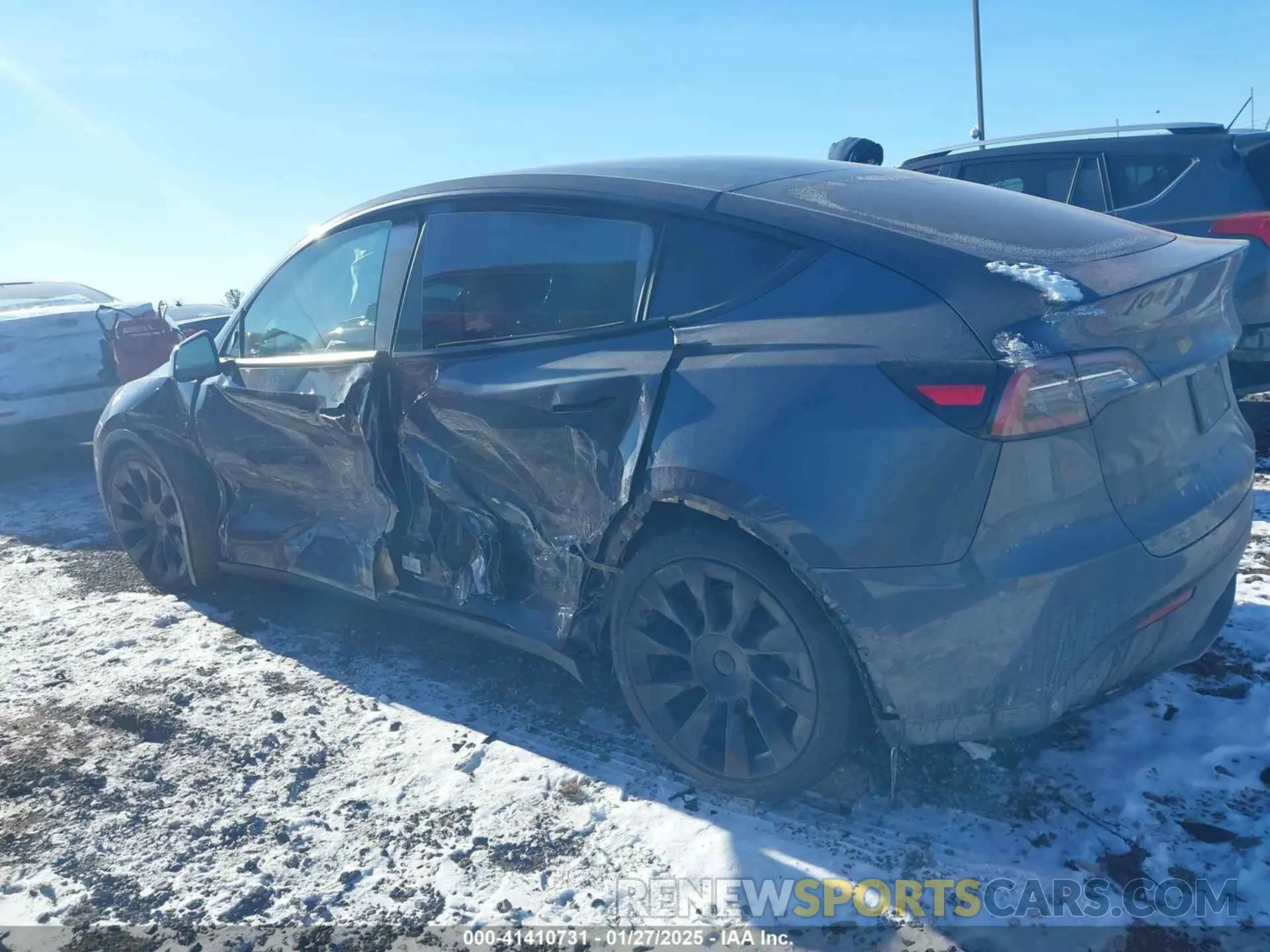 3 Photograph of a damaged car 5YJYGDEE0MF228744 TESLA MODEL Y 2021