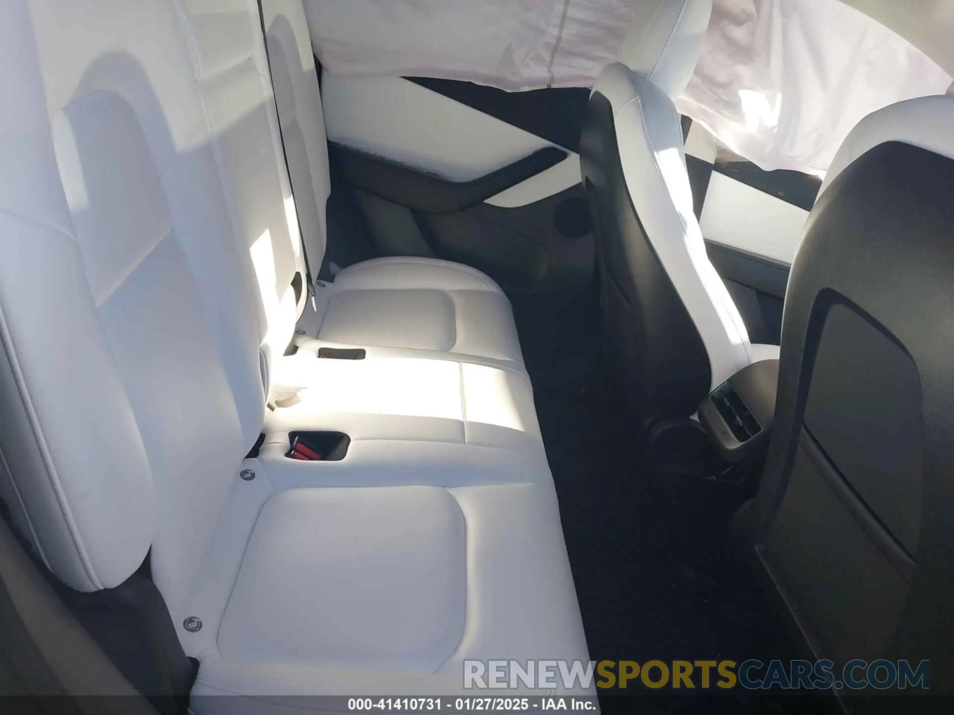 8 Photograph of a damaged car 5YJYGDEE0MF228744 TESLA MODEL Y 2021