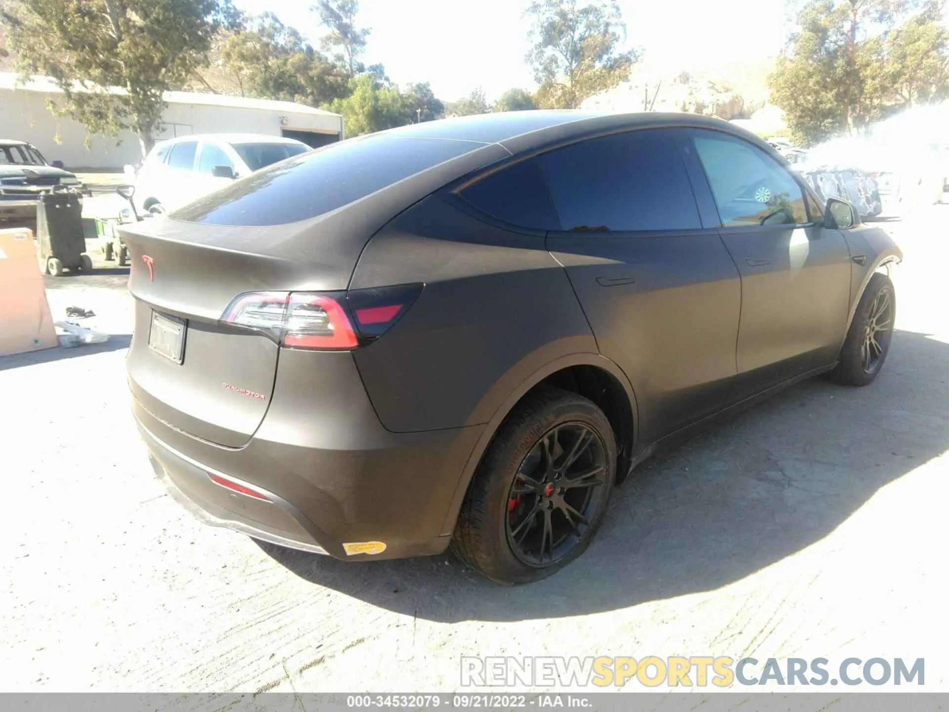 4 Photograph of a damaged car 5YJYGDEE0MF250887 TESLA MODEL Y 2021