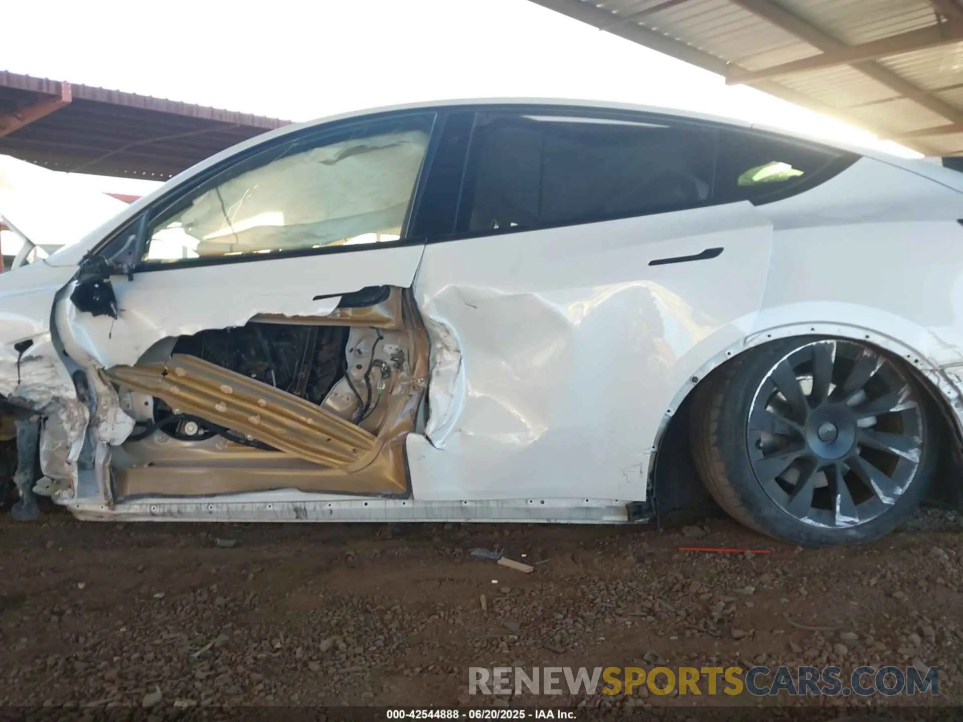 13 Photograph of a damaged car 5YJYGDEE0MF264790 TESLA MODEL Y 2021