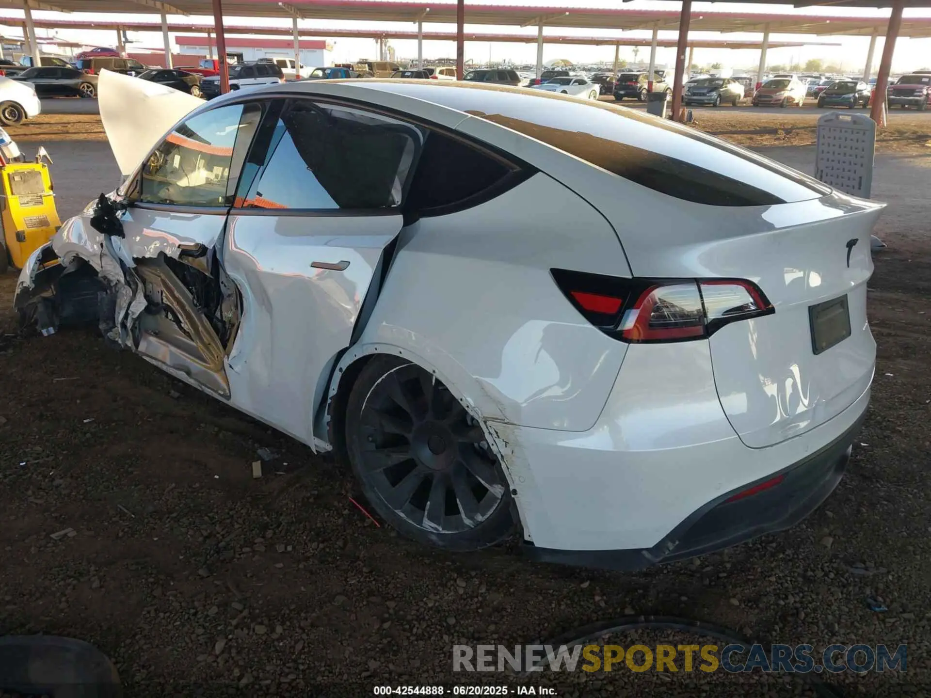 3 Photograph of a damaged car 5YJYGDEE0MF264790 TESLA MODEL Y 2021