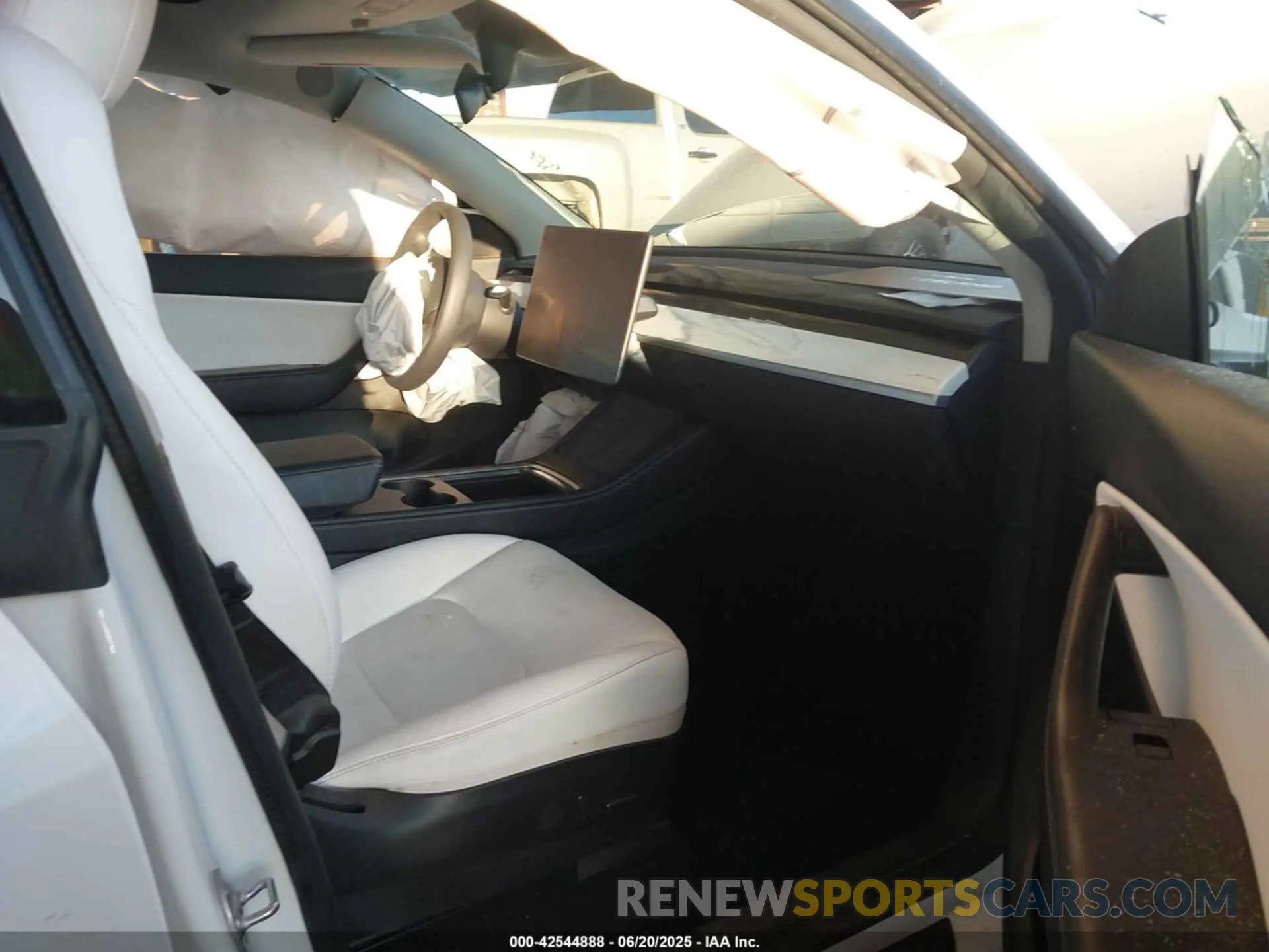 5 Photograph of a damaged car 5YJYGDEE0MF264790 TESLA MODEL Y 2021
