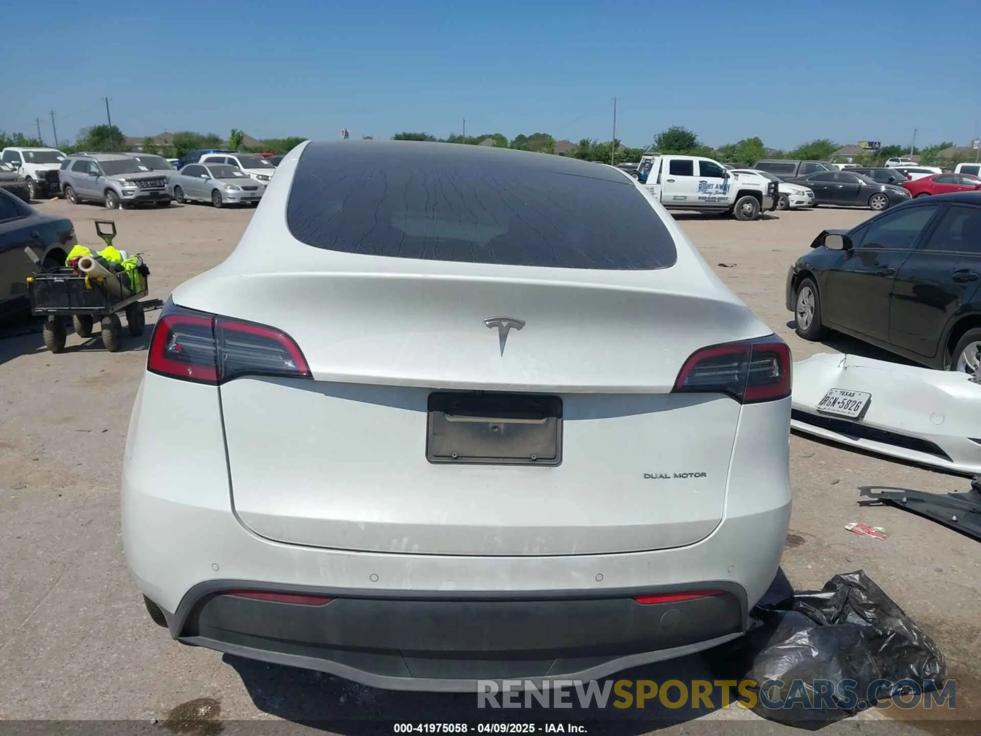 15 Photograph of a damaged car 5YJYGDEE0MF265339 TESLA MODEL Y 2021