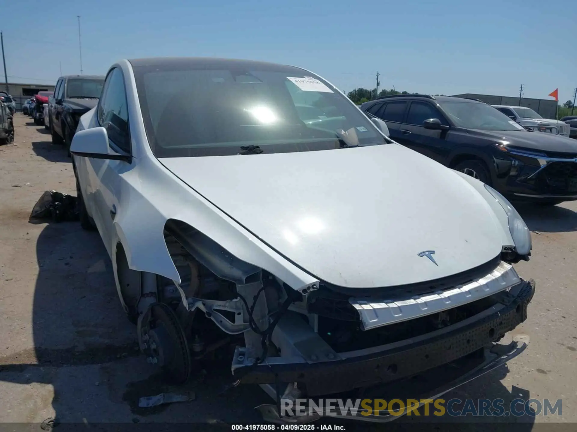 6 Photograph of a damaged car 5YJYGDEE0MF265339 TESLA MODEL Y 2021