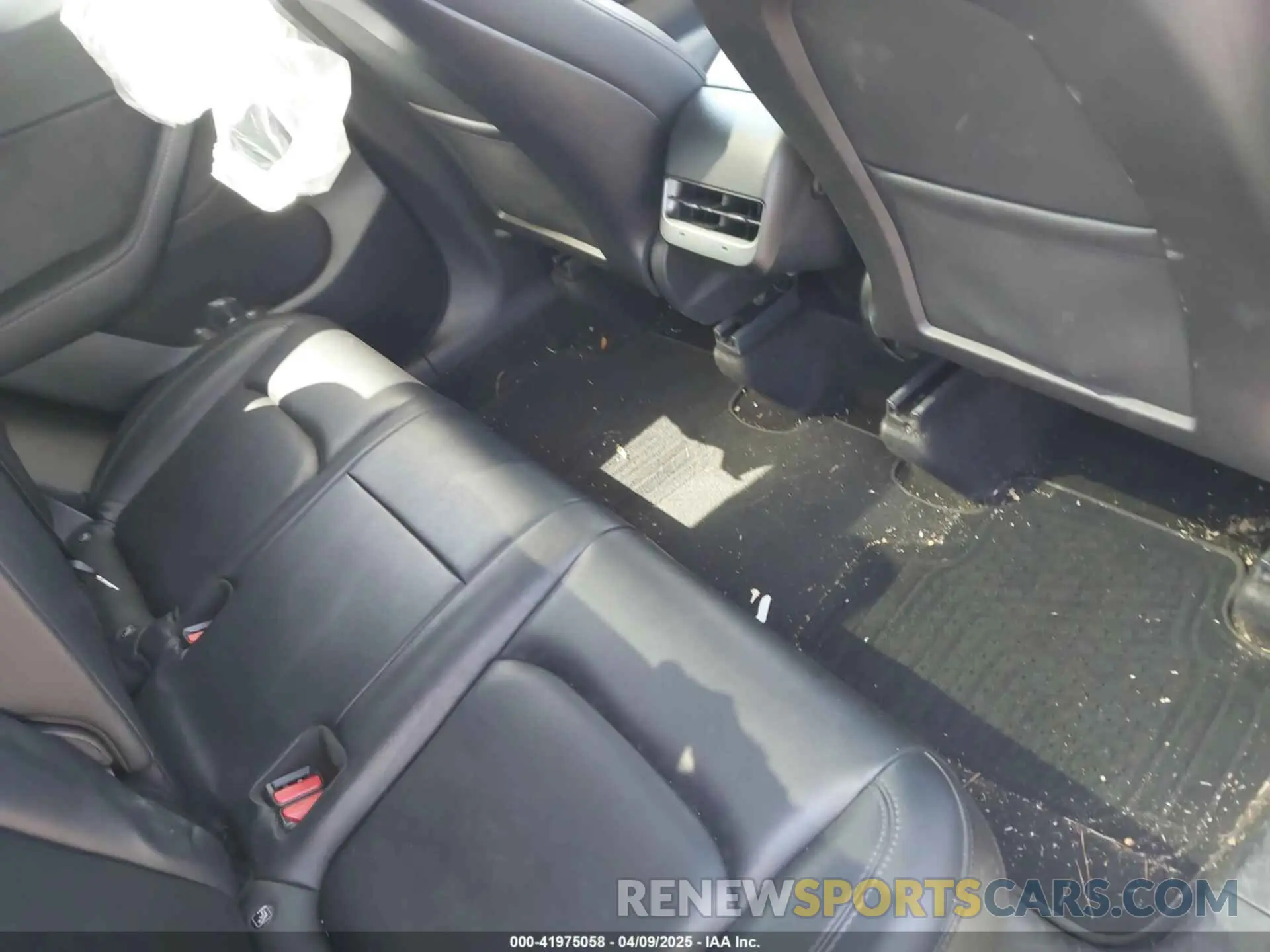 8 Photograph of a damaged car 5YJYGDEE0MF265339 TESLA MODEL Y 2021