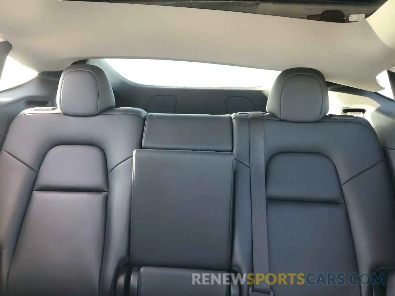 10 Photograph of a damaged car 5YJYGDEE0MF274042 TESLA MODEL Y 2021