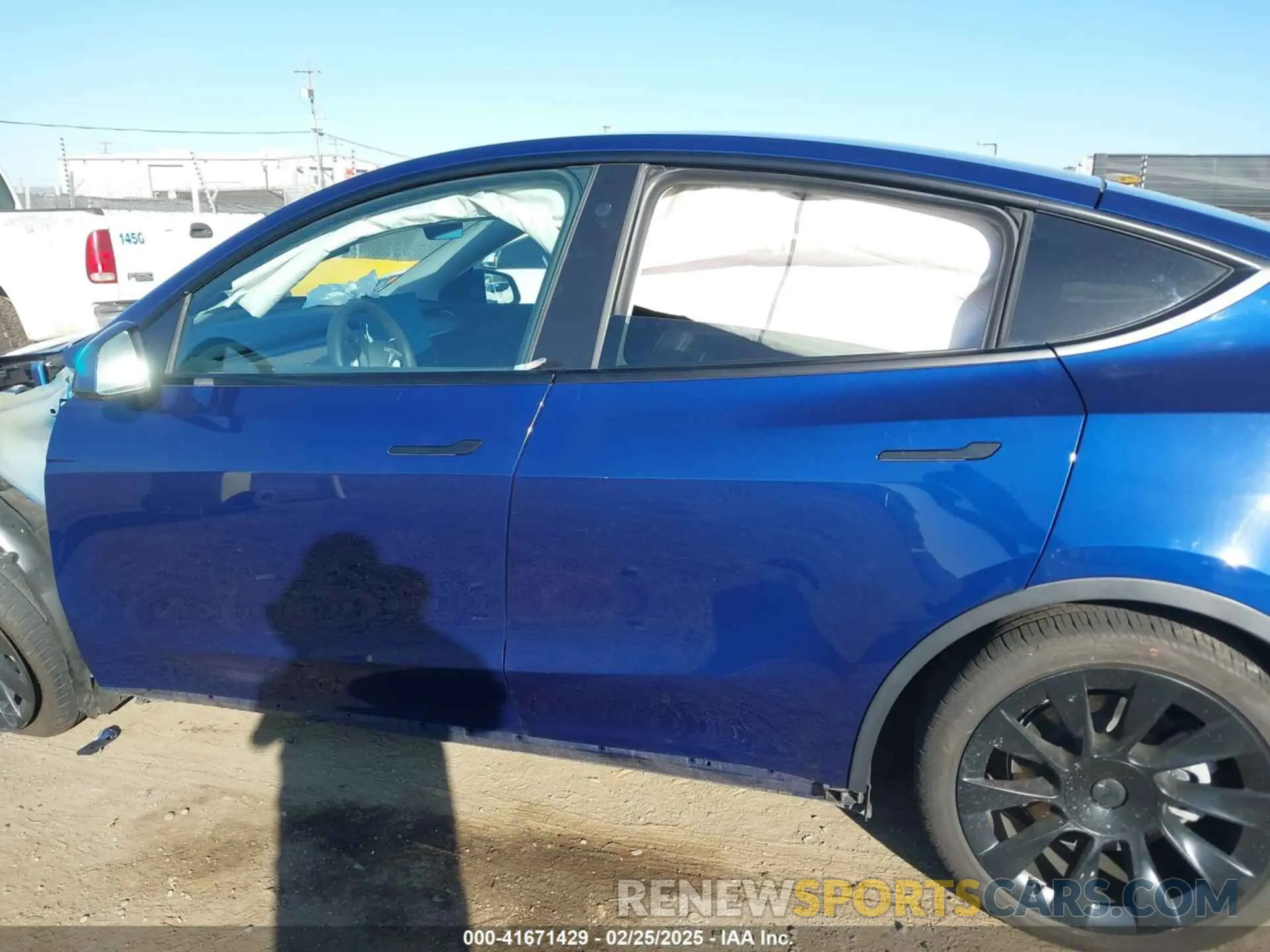 14 Photograph of a damaged car 5YJYGDEE1MF070740 TESLA MODEL Y 2021