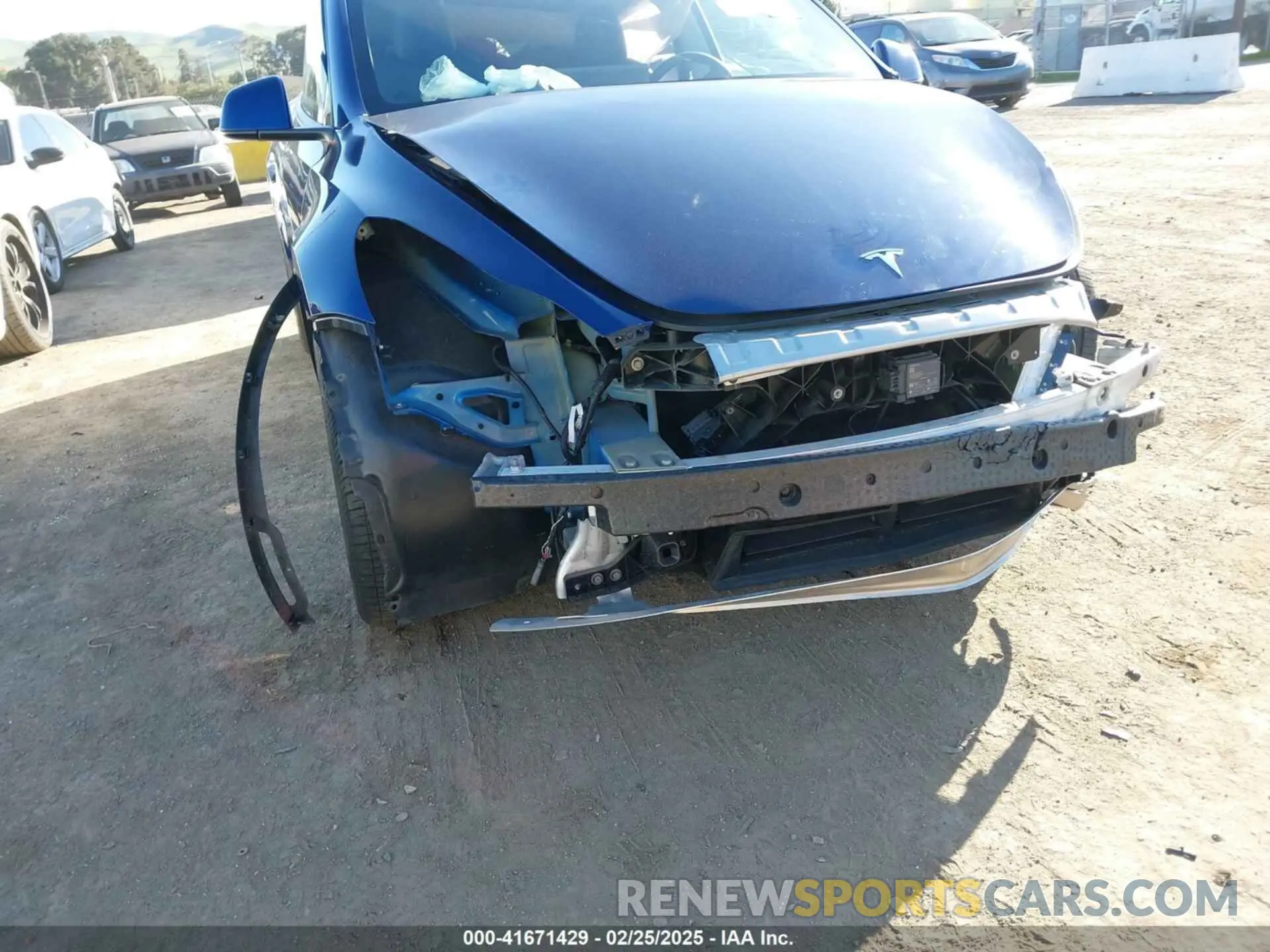 19 Photograph of a damaged car 5YJYGDEE1MF070740 TESLA MODEL Y 2021