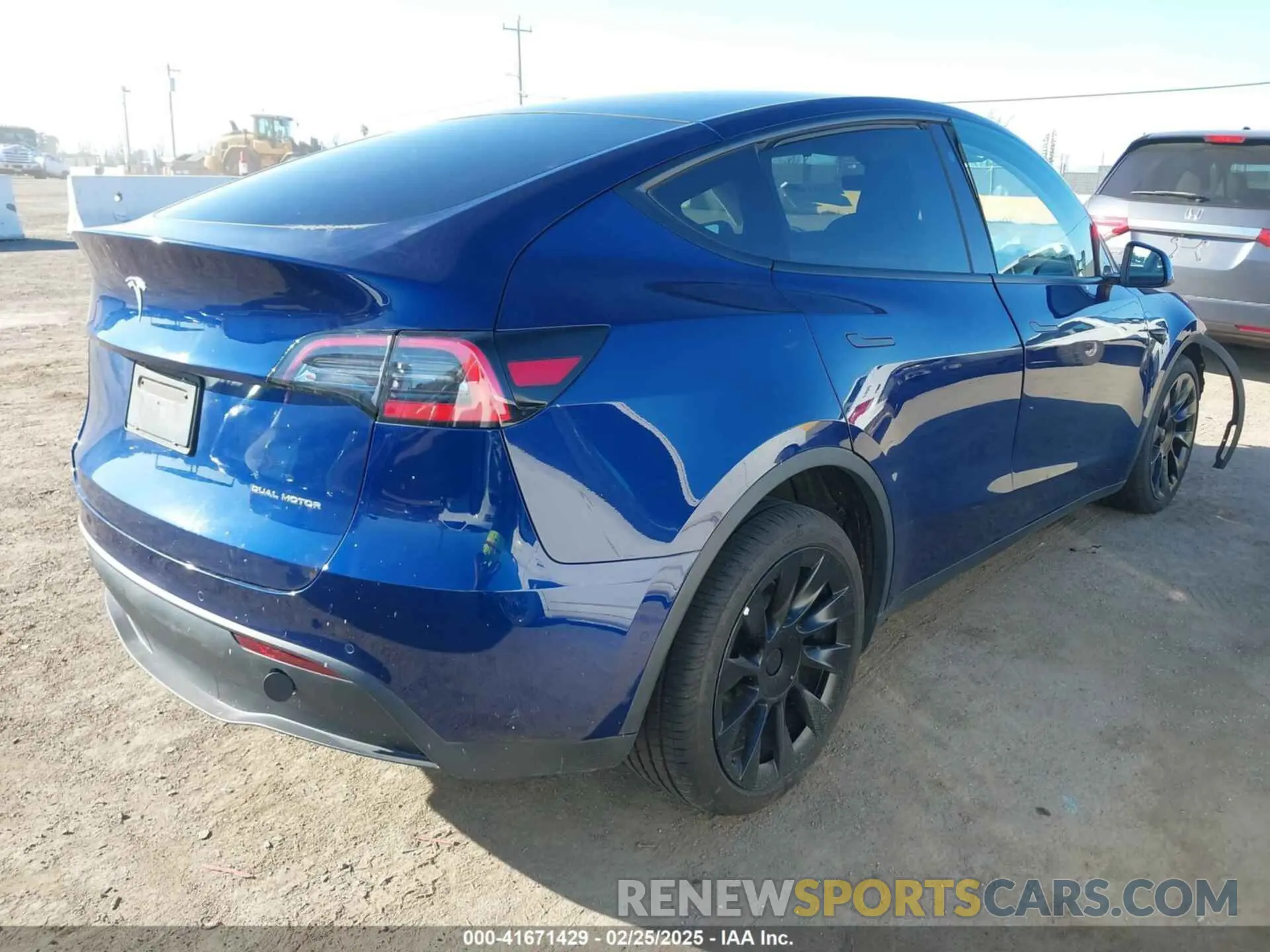 4 Photograph of a damaged car 5YJYGDEE1MF070740 TESLA MODEL Y 2021