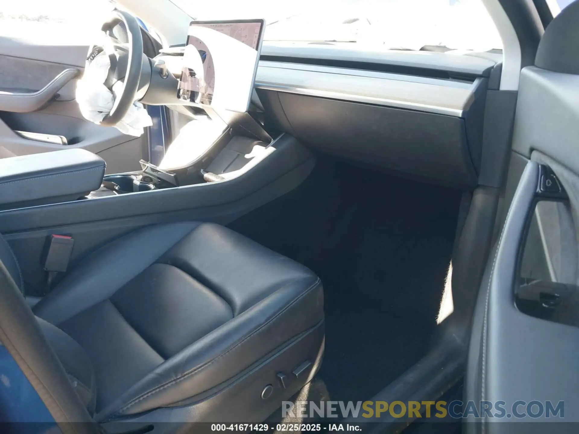 5 Photograph of a damaged car 5YJYGDEE1MF070740 TESLA MODEL Y 2021