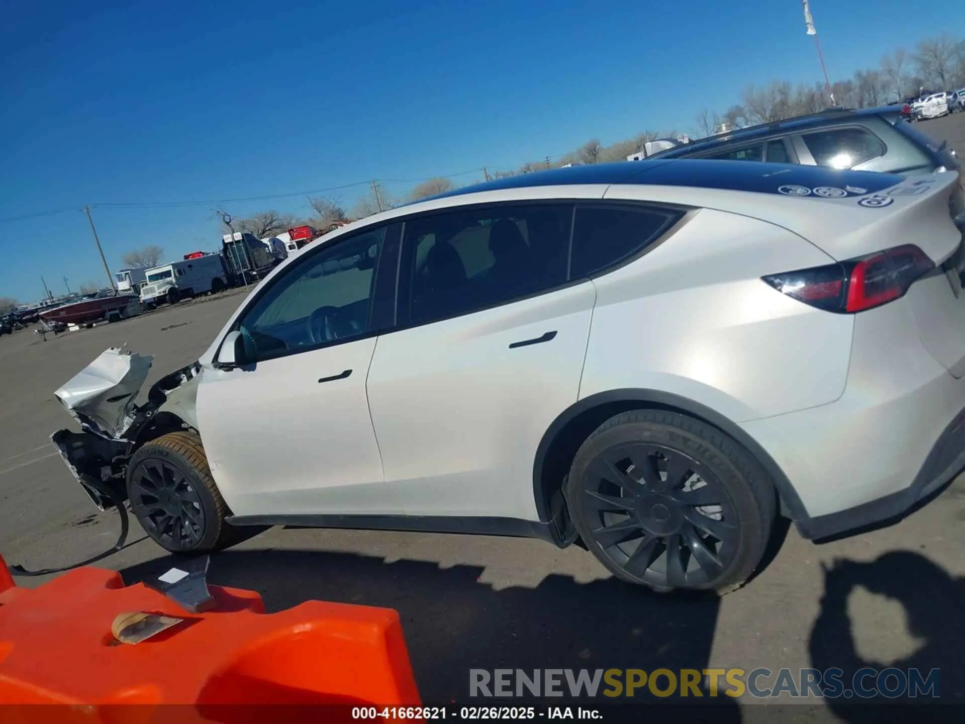 13 Photograph of a damaged car 5YJYGDEE1MF074173 TESLA MODEL Y 2021