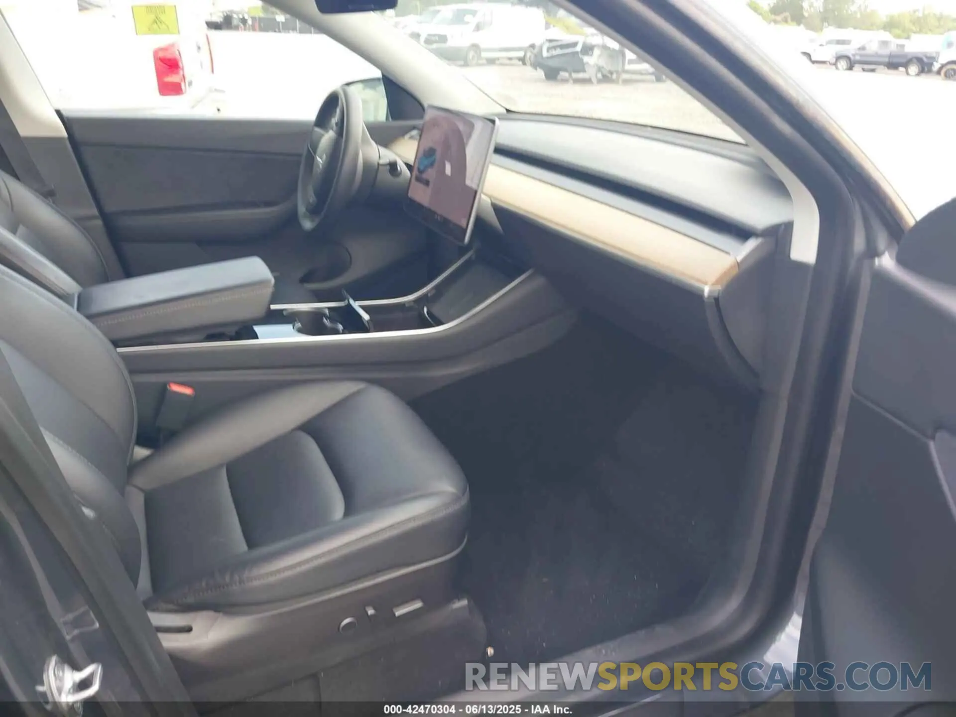 5 Photograph of a damaged car 5YJYGDEE1MF083326 TESLA MODEL Y 2021