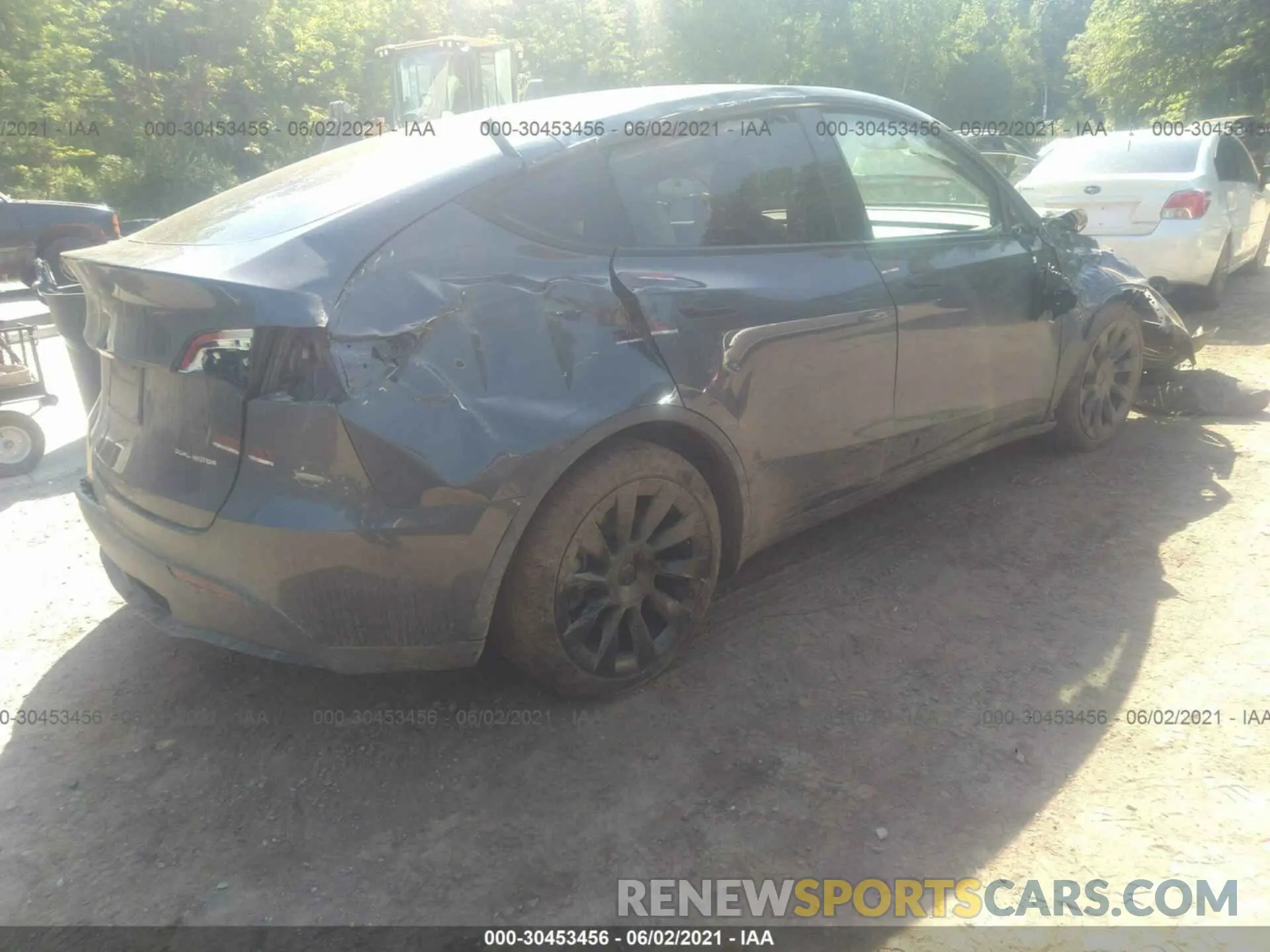 4 Photograph of a damaged car 5YJYGDEE1MF085299 TESLA MODEL Y 2021