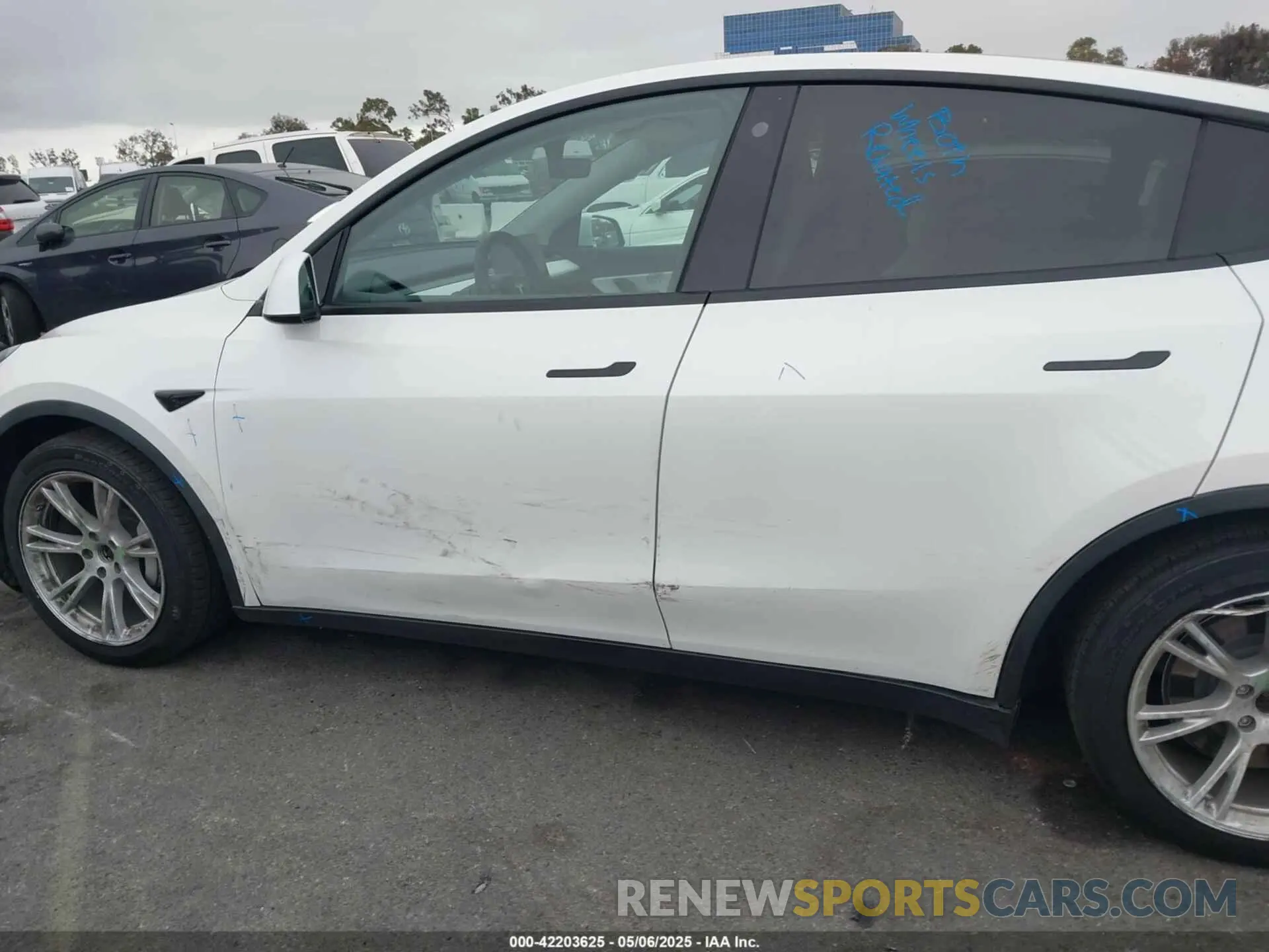 13 Фотография поврежденного автомобиля 5YJYGDEE1MF140334 TESLA MODEL Y 2021