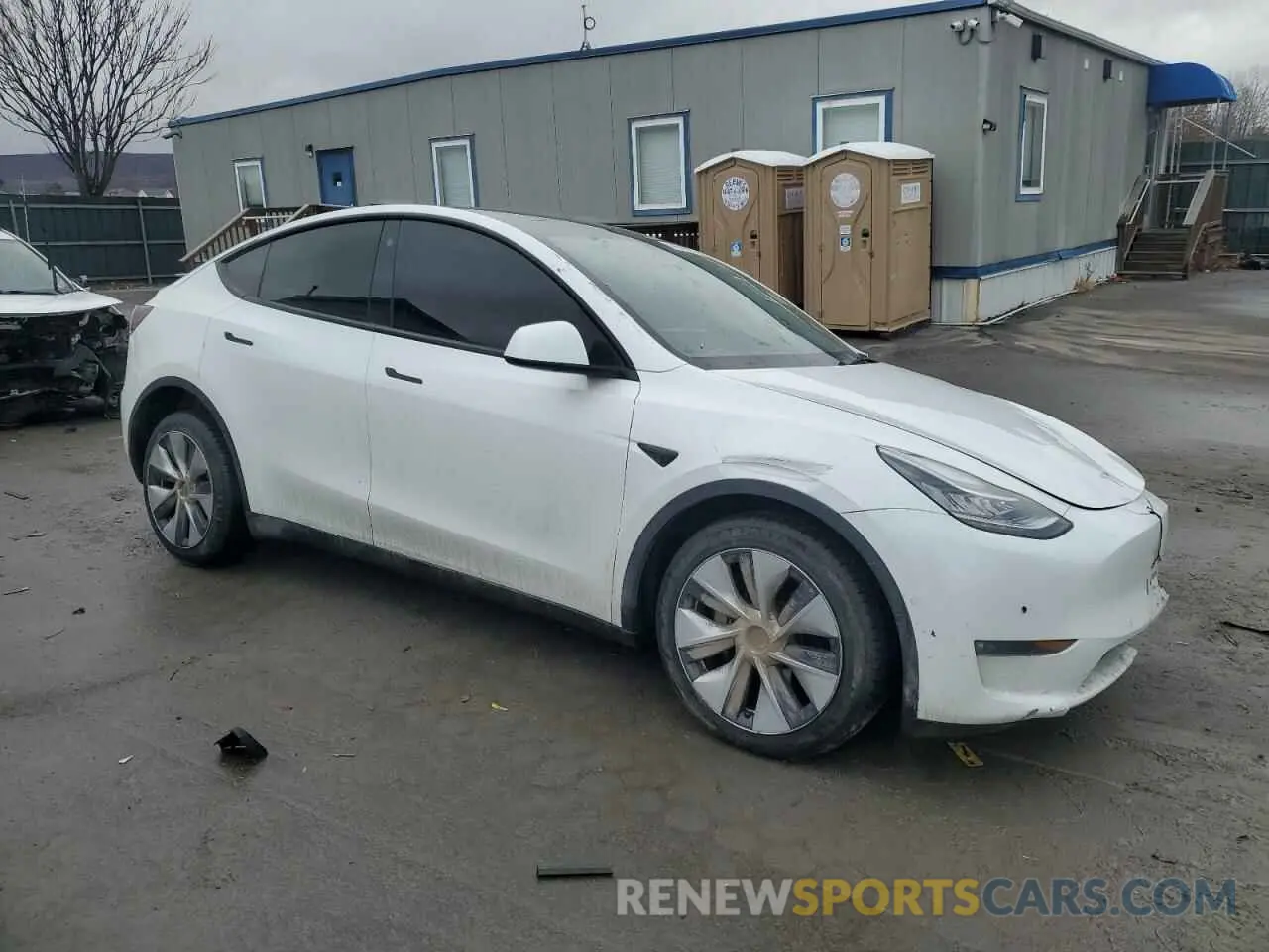 4 Photograph of a damaged car 5YJYGDEE1MF232432 TESLA MODEL Y 2021